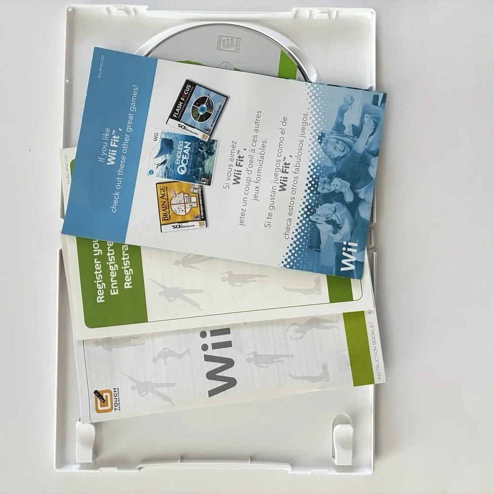 Wii Fit (Nintendo Wii, 2008) Complete with Manual CIB Fitness Game Workout Fun